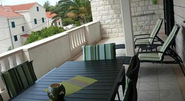 Three bedroom apartment with terrace and sea view Bol (Brač)