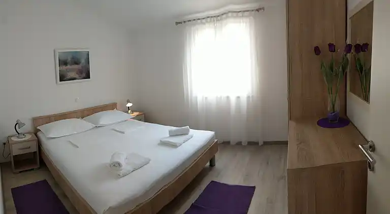 Three bedroom apartment with terrace and sea view Bol (Brač)