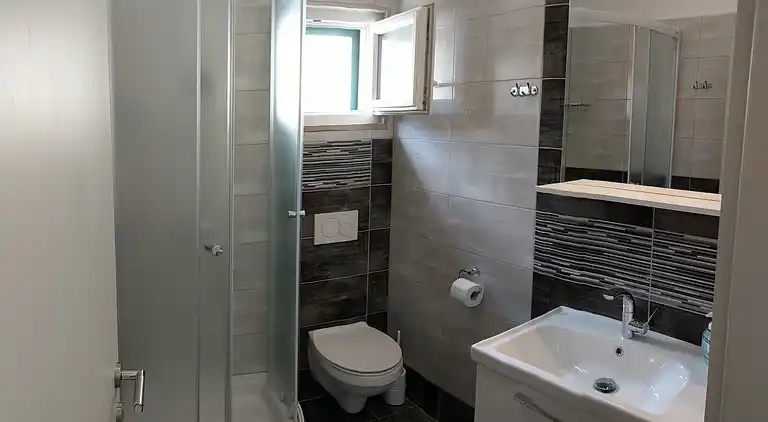 Three bedroom apartment with terrace and sea view Bol (Brač)