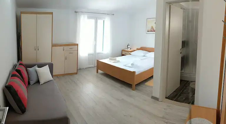 Three bedroom apartment with terrace and sea view Bol (Brač)