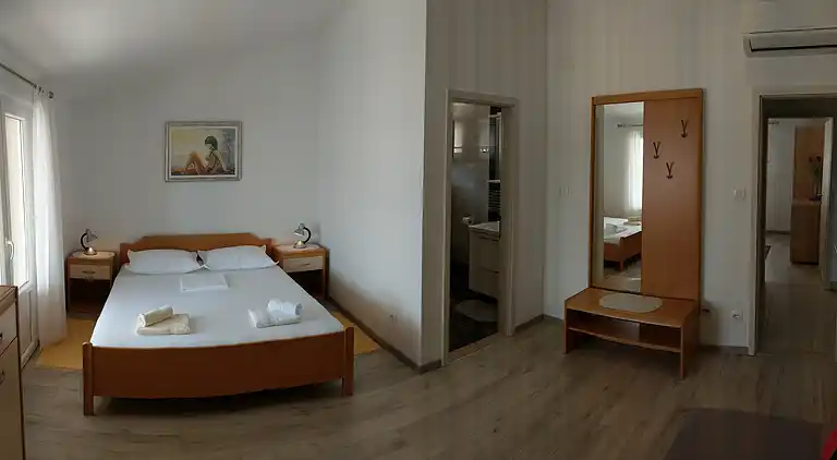 Three bedroom apartment with terrace and sea view Bol (Brač)