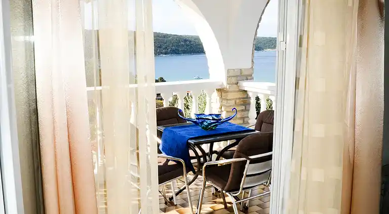 3-Zimmer-Ferienwohnung mit Terrasse und Meerblick Kampor,