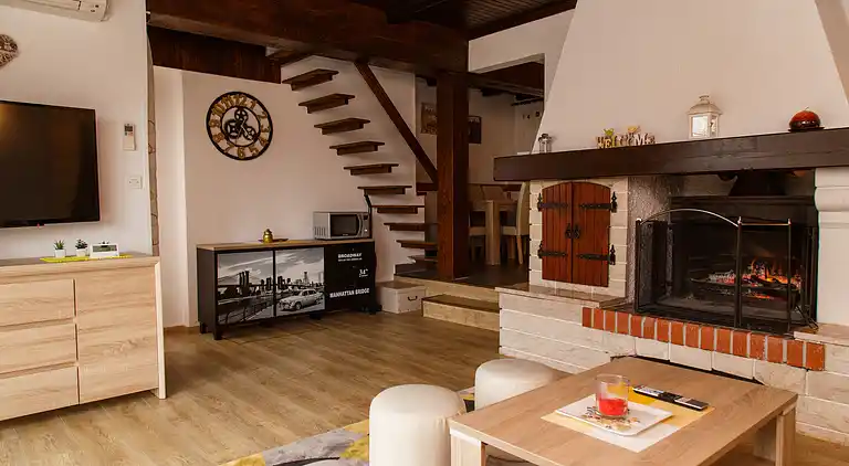 2-Zimmer-Haus mit Terrasse Zlobin, Gorski kotar (K-15452)