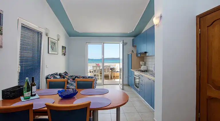 1-Zimmer-Ferienwohnung am Strand Brodarica, Sibenik