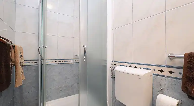 2-Zimmer-Ferienwohnung am Strand Brodarica, Sibenik