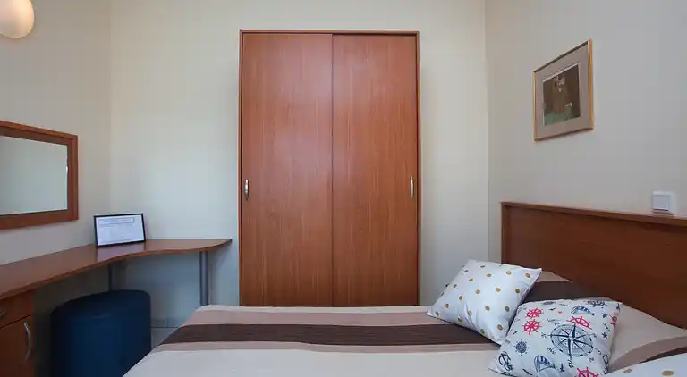 1-Zimmer-Ferienwohnung am Strand Brodarica, Sibenik