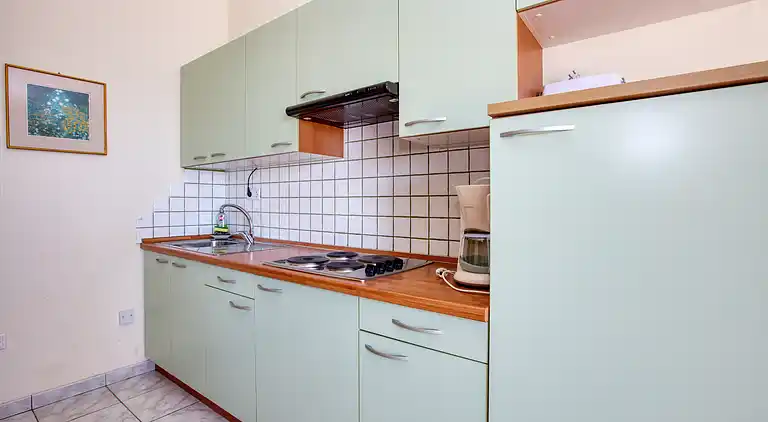 1-Zimmer-Ferienwohnung am Strand Brodarica, Sibenik