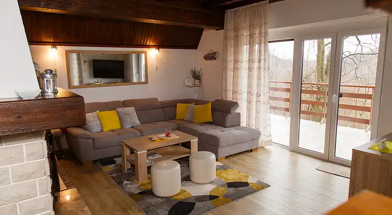 2-Zimmer-Haus mit Terrasse Zlobin, Gorski kotar (K-15452)