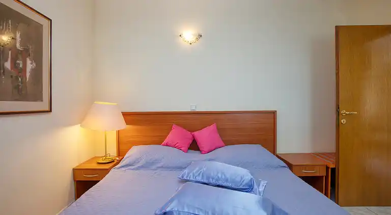 1-Zimmer-Ferienwohnung am Strand Brodarica, Sibenik