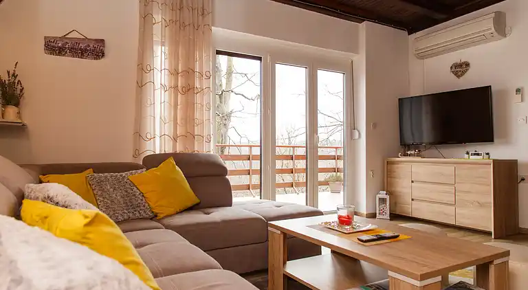 2-Zimmer-Haus mit Terrasse Zlobin, Gorski kotar (K-15452)