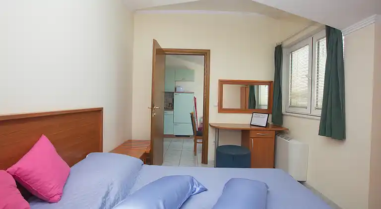 1-Zimmer-Ferienwohnung am Strand Brodarica, Sibenik