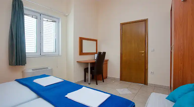 1-Zimmer-Ferienwohnung am Strand Brodarica, Sibenik