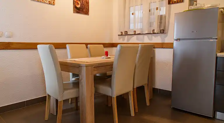 2-Zimmer-Haus mit Terrasse Zlobin, Gorski kotar (K-15452)