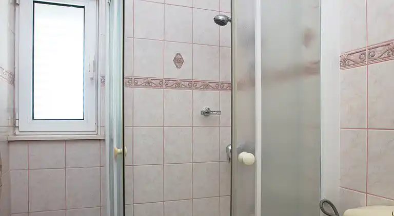 1-Zimmer-Ferienwohnung am Strand Brodarica, Sibenik