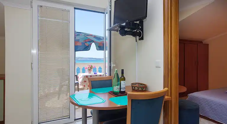 1-Zimmer-Ferienwohnung am Strand Brodarica, Sibenik