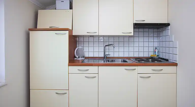 1-Zimmer-Ferienwohnung am Strand Brodarica, Sibenik