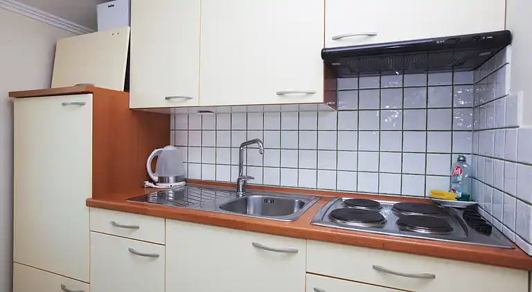 1-Zimmer-Ferienwohnung am Strand Brodarica, Sibenik