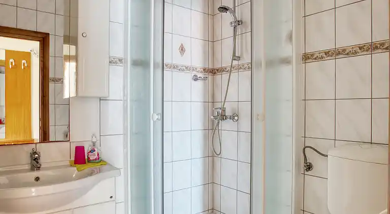 1-Zimmer-Ferienwohnung am Strand Brodarica, Sibenik