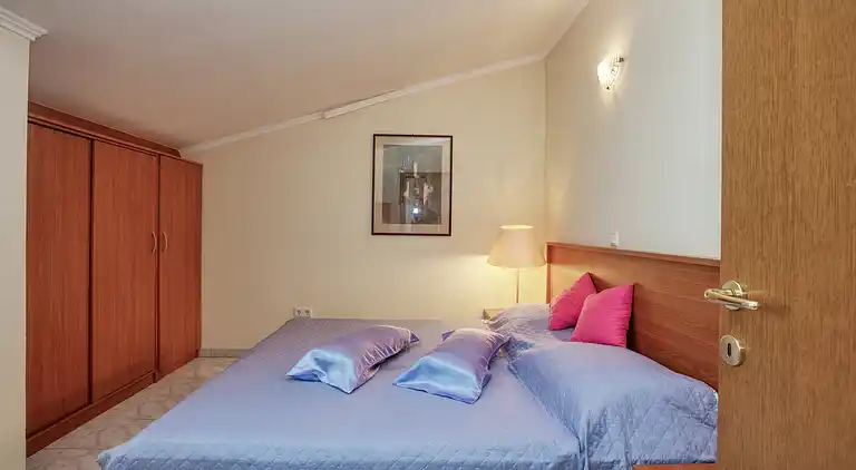 1-Zimmer-Ferienwohnung am Strand Brodarica, Sibenik