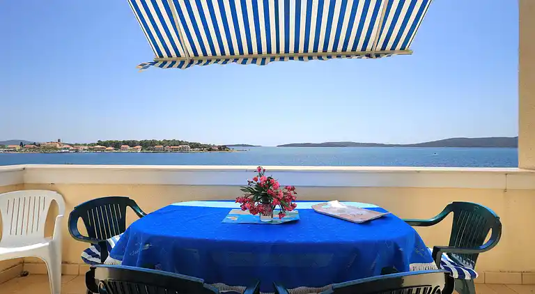 2-Zimmer-Ferienwohnung am Strand Brodarica, Sibenik