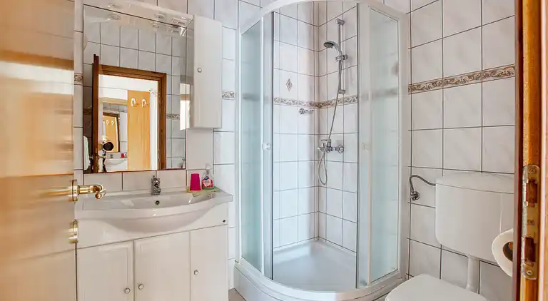 1-Zimmer-Ferienwohnung am Strand Brodarica, Sibenik