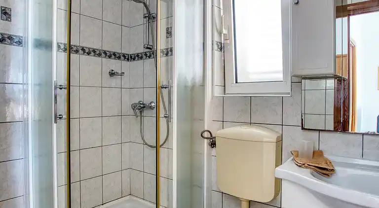 1-Zimmer-Ferienwohnung am Strand Brodarica, Sibenik