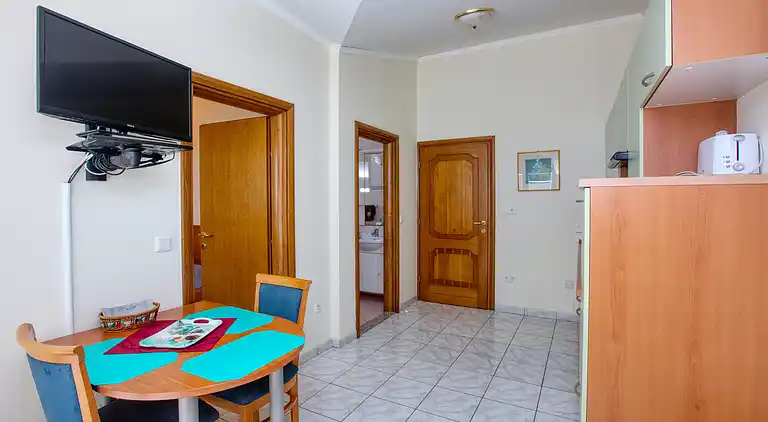 1-Zimmer-Ferienwohnung am Strand Brodarica, Sibenik