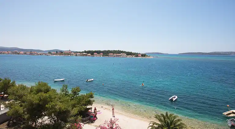 1-Zimmer-Ferienwohnung am Strand Brodarica, Sibenik