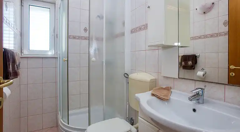 1-Zimmer-Ferienwohnung am Strand Brodarica, Sibenik