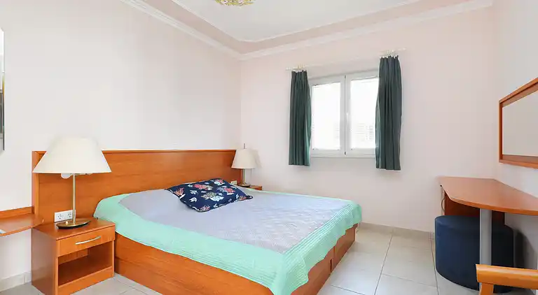 2-Zimmer-Ferienwohnung am Strand Brodarica, Sibenik