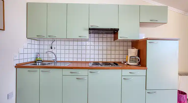 1-Zimmer-Ferienwohnung am Strand Brodarica, Sibenik