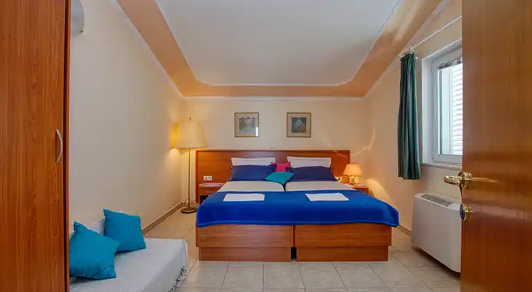 1-Zimmer-Ferienwohnung am Strand Brodarica, Sibenik