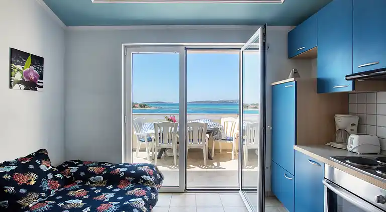 1-Zimmer-Ferienwohnung am Strand Brodarica, Sibenik