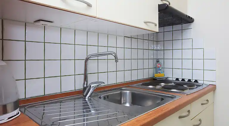 1-Zimmer-Ferienwohnung am Strand Brodarica, Sibenik