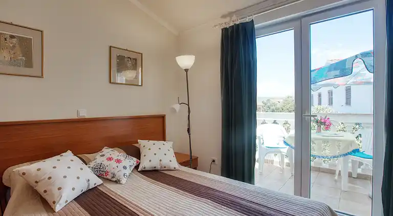 1-Zimmer-Ferienwohnung am Strand Brodarica, Sibenik