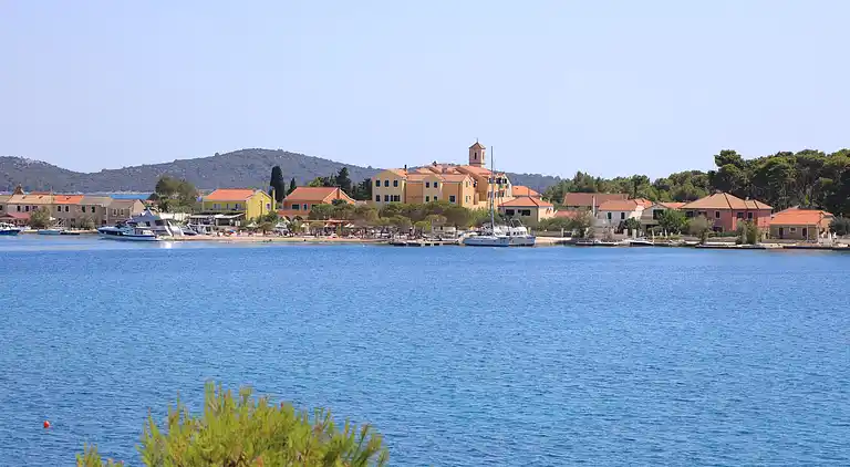2-Zimmer-Ferienwohnung am Strand Brodarica, Sibenik