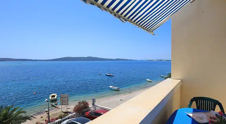 2-Zimmer-Ferienwohnung am Strand Brodarica, Sibenik