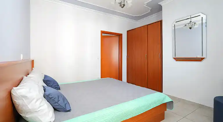 2-Zimmer-Ferienwohnung am Strand Brodarica, Sibenik