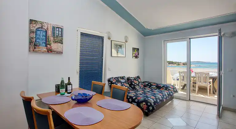 1-Zimmer-Ferienwohnung am Strand Brodarica, Sibenik