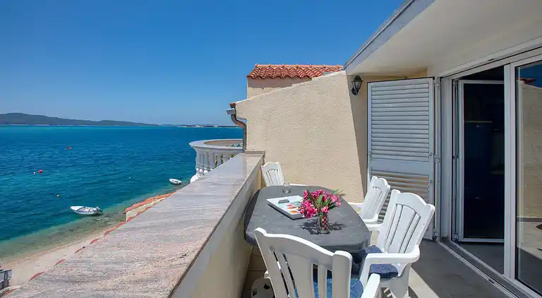 1-Zimmer-Ferienwohnung am Strand Brodarica, Sibenik