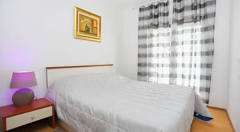 Two bedroom apartment with balcony and sea view Arbanija,