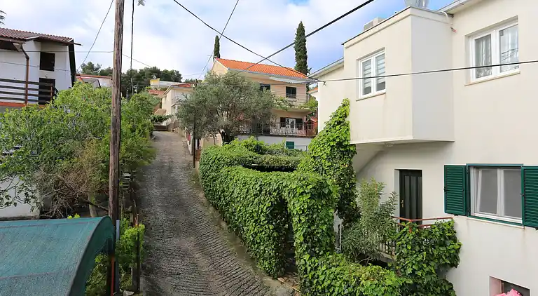 Two bedroom apartment with balcony and sea view Arbanija,