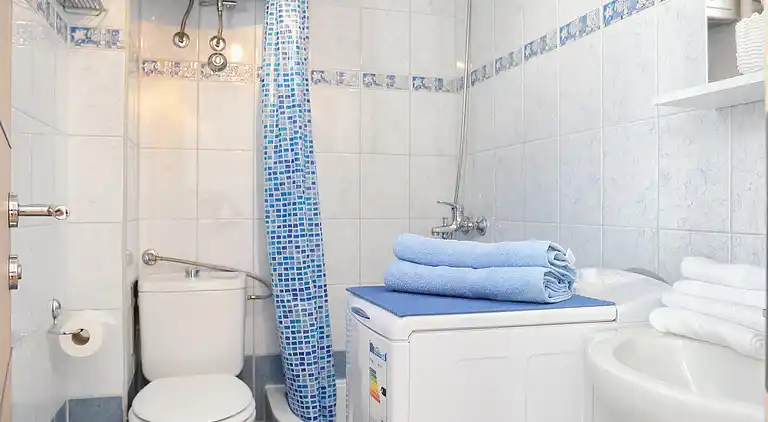 Two bedroom apartment with balcony and sea view Arbanija,