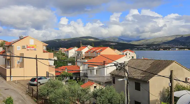 Two bedroom apartment with balcony and sea view Arbanija,