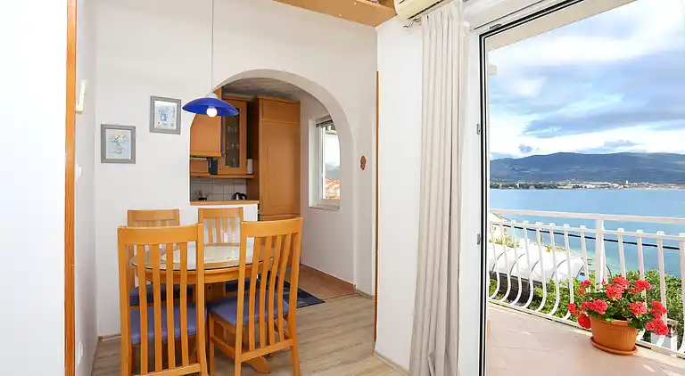 Two bedroom apartment with balcony and sea view Arbanija,