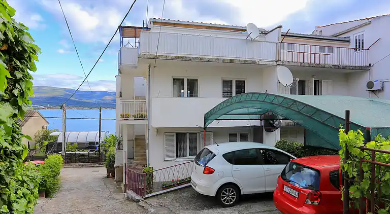 Two bedroom apartment with balcony and sea view Arbanija,