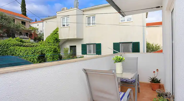 Two bedroom apartment with balcony and sea view Arbanija,