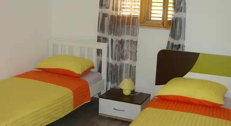 2-Zimmer-Ferienwohnung mit Terrasse Cres (A-15672-a)