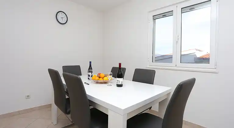 2-Zimmer-Ferienwohnung mit Terrasse und Meerblick Slatine,