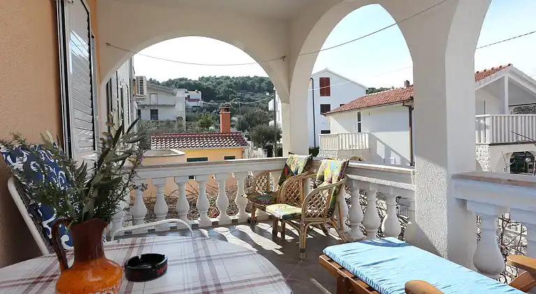 2-Zimmer-Ferienwohnung mit Terrasse und Meerblick Slatine,